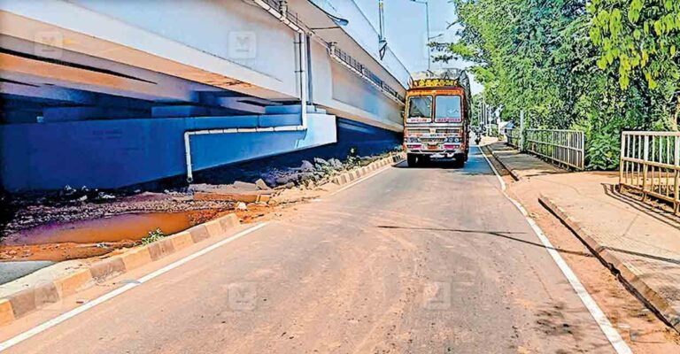 kozhikode-overbidge-service-road.jpg