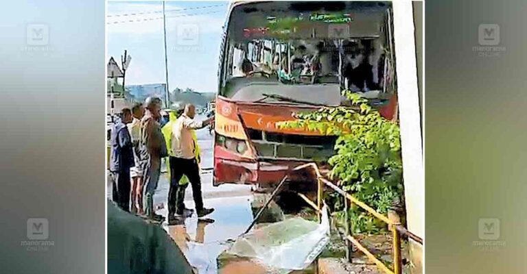 ksrtc-swift-bus-accident.jpg