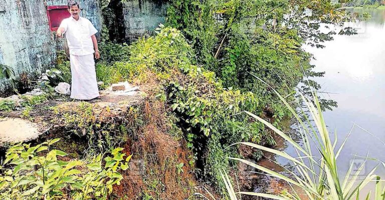 ktm-thalayolaprambu-side-collapse.jpg