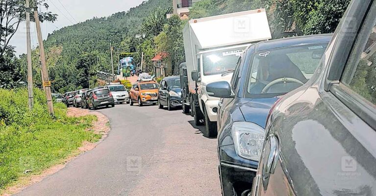 munnar-traffic.jpg