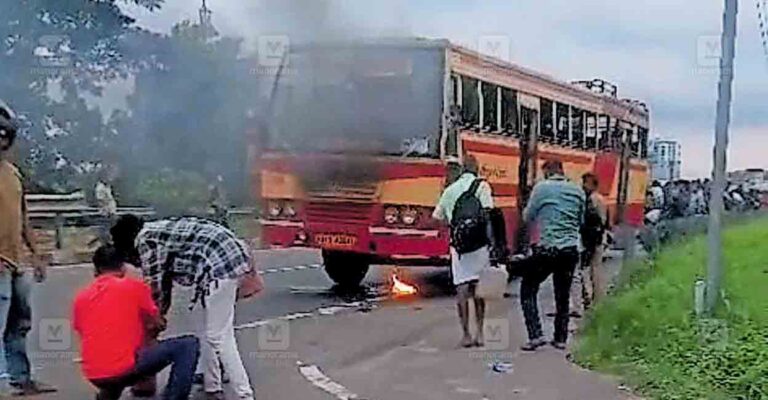 palakkad-ksrtc-bus-fire.jpg