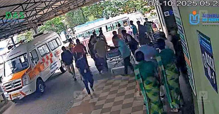 palakkad-student-collapsed-inside-tprivate-bus-vaniyamkulam-hospital-cctv-footage.jpg