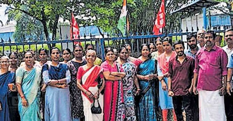 palakkad-varun-brewery-pepsi-company-workers-protest.jpg