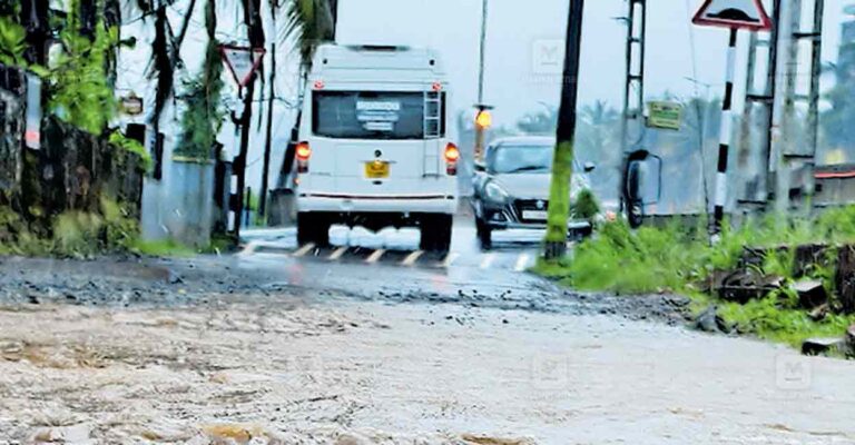 panthiramkavu-water-logging.jpg