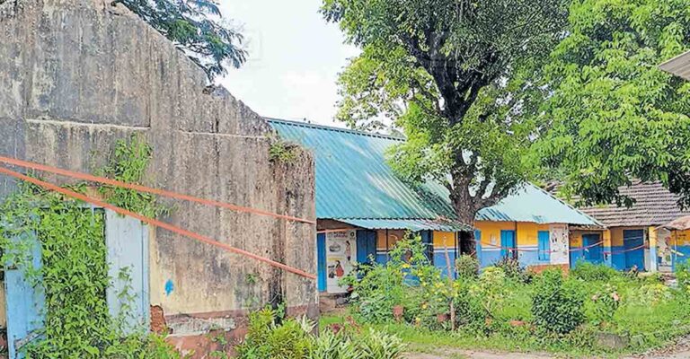 pathanamthitta-school-building-demolition-vallamkulam.jpg