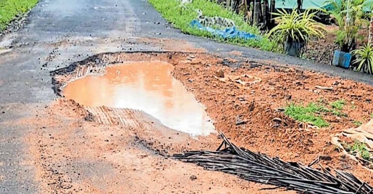 piravom-road-damage.jpg