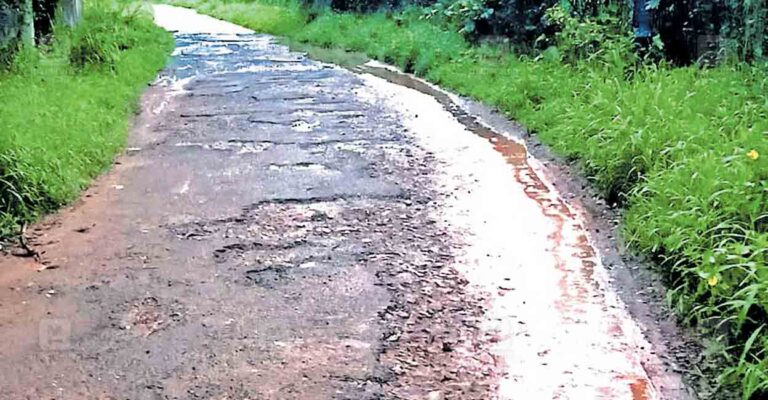 thiruvananthapuram-mullilavinmoodu-kanchikavila-road-collapsed.jpg