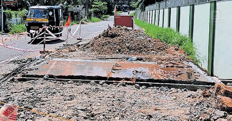 vaniyakulam-road-slab-issue.jpg