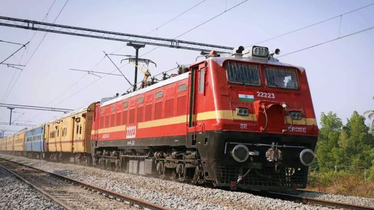 w-1280h-720format-jpgimgid-01k4sf43d9msrec8vb336cb4haimgname-train-launched-1757496348072.jpg