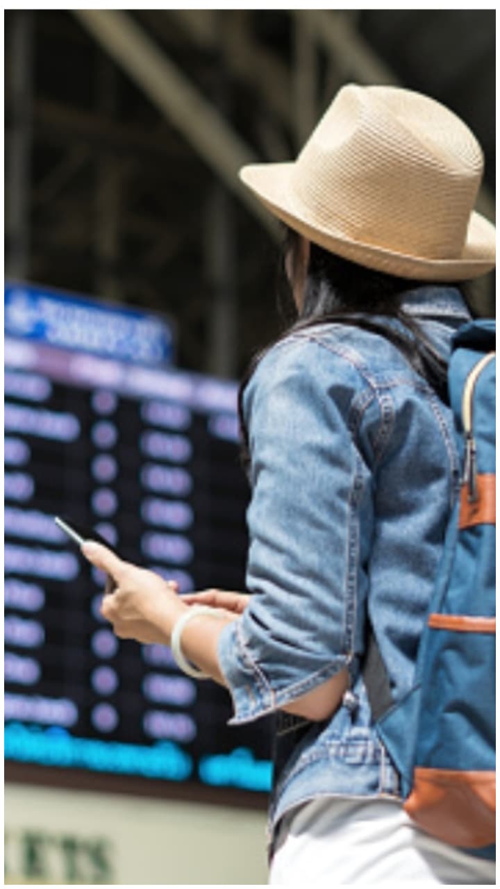 w-720h-1280format-jpgimgid-01k7h789wm3zqkn9zd1ghwd8w2imgname-tourist-1760440887188.jpg