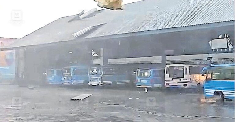 heavy-rain-kalpetta-bus-stand-damage.jpg