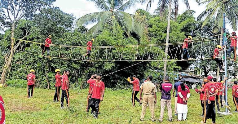 wayanad-civil-defense-members-district-fire-stations-training-burma-bridge-munderi.jpg