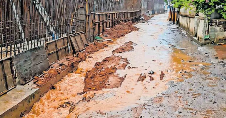 kakkanad-waterlogging-metro-construction.jpg