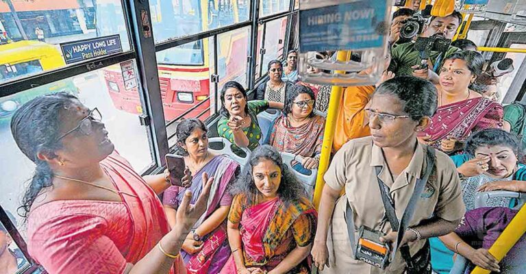 ksrtc-free-travel-protest.jpg