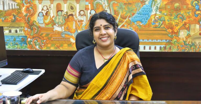 madhavikutty-ias.jpg