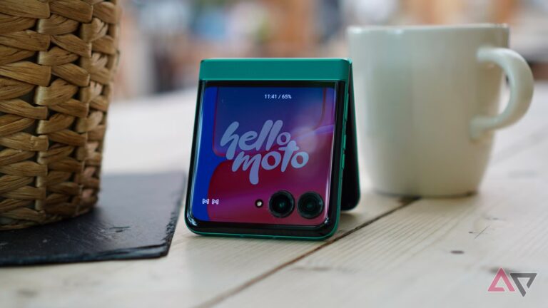 motorola-razr-2026-tent-1.JPG
