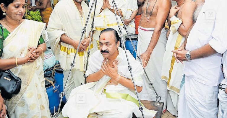 vd-satheesan-guruvayur-temple-visit-1.jpg