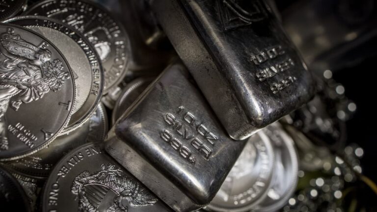 w-1280h-720format-jpgimgid-01kspw8rpr9pscr1y3f8qq10vhimgname-silver-coin-bar-1779958047448.jpg