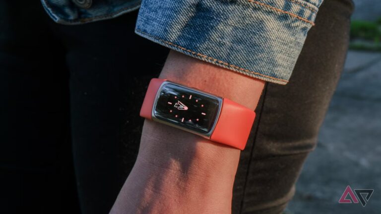 fitbit-charge-6-on-wrist-2.jpg