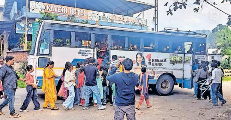 gavi-ksrtc-bus-overload-1.jpg