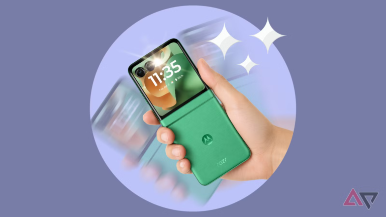 hand-holding-a-motorola-phone-with-motion-blur-illustrating-moto-gestures.png
