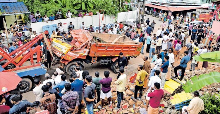 kottarakkara-accident-tipper-2.jpg