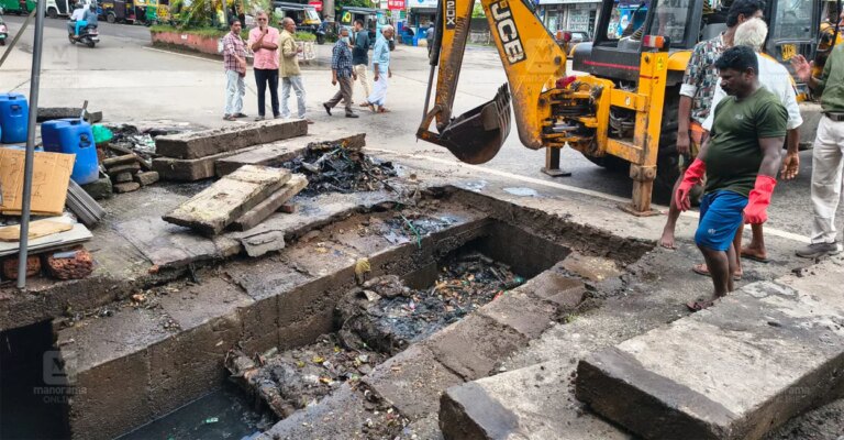 kp-kesavamenon-road-waterlogging-solution-1.jpg
