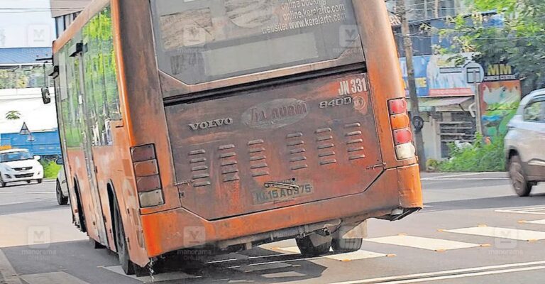 ksrtc-bus-tilted-perumpilavu-1.jpg