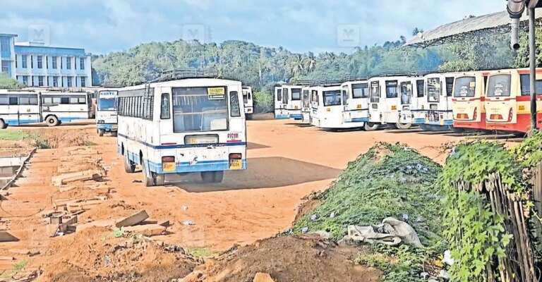 mananthavady-bus-stand-demolition-1.jpg