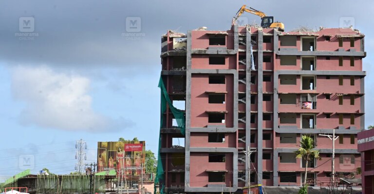nangiarkulangara-flat-demolition-1.jpg