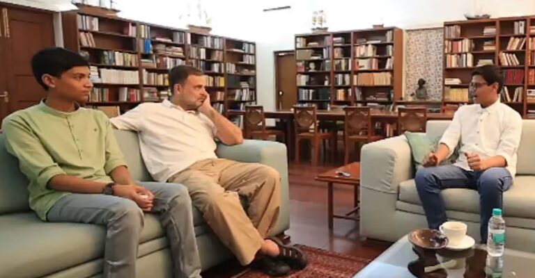 rahul-gandhi-students.jpg