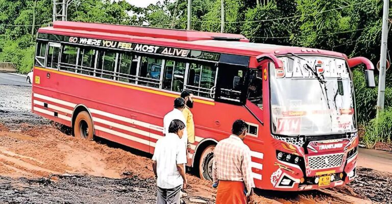 vadakara-bus-stuck-mud-news.jpg