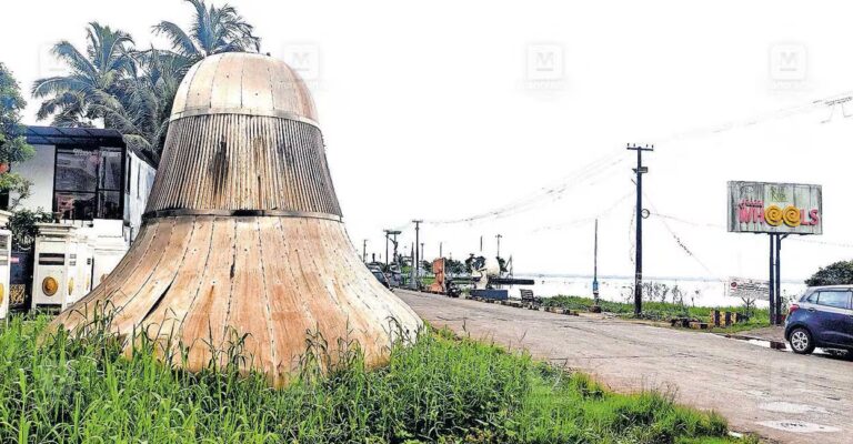 vaikom-biennale-bell.jpg