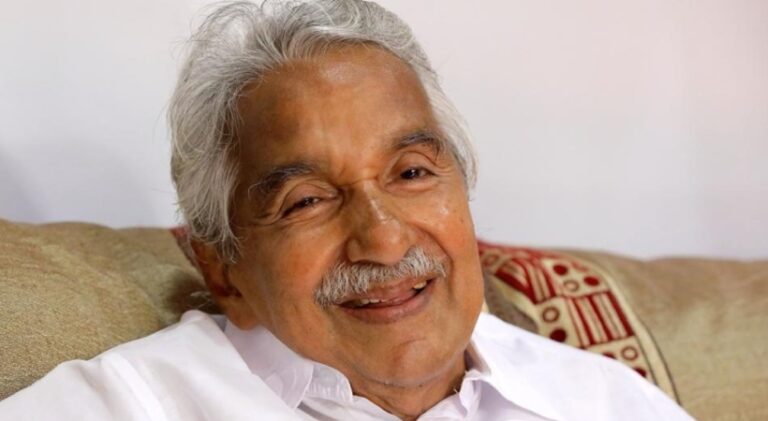 First-death-anniversary-of-Oommen-Chandy.jpg