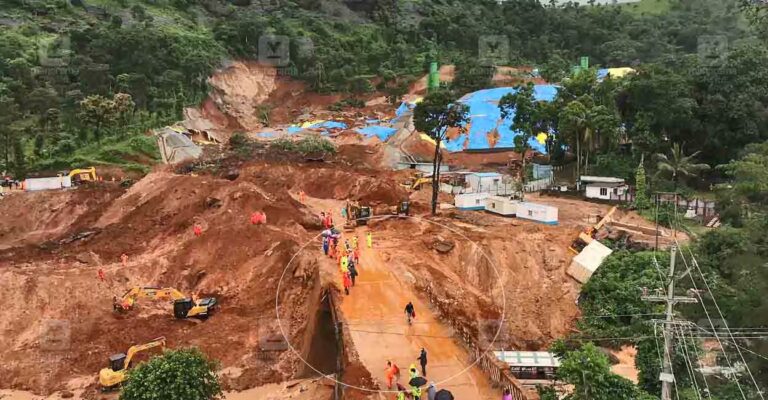 Landslide-at-Wayanad-meenakshi-bridge.jpg