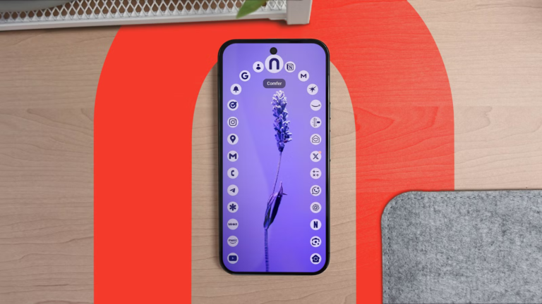 a-pixel-phone-running-comfer-launcher-on-a-desk.png