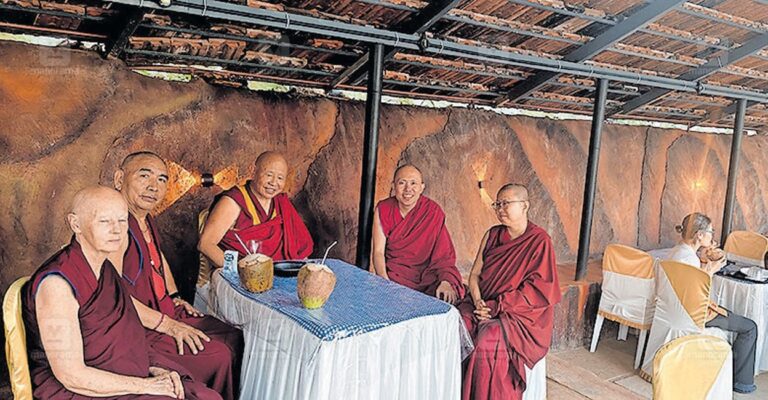 buddhist-monks-agasthyamala-1.jpg