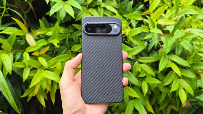 google-pixel-9-pro-xl-camera-with-carbon-fiber-case-three-lenses.jpg