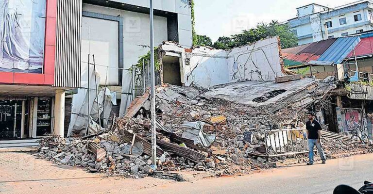 haripad-shop-demolition-complaint.jpg