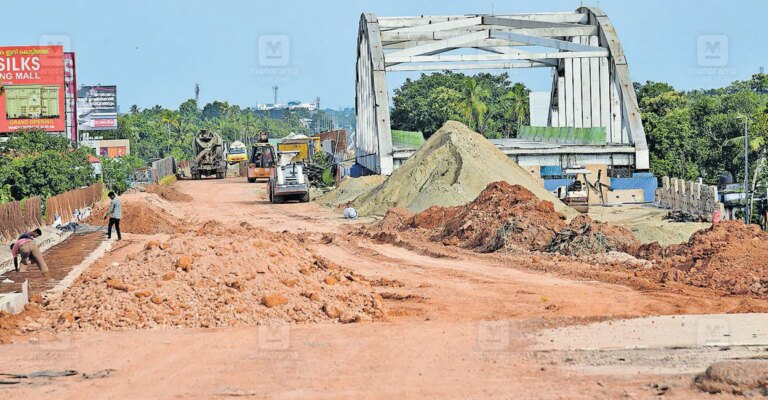 kallumthazham-flyover-delay.jpg