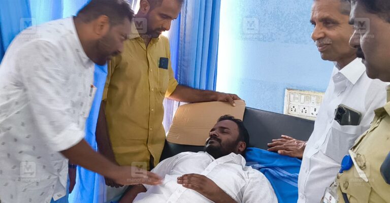 kayamkulam-municipality-council-fight-1.jpg