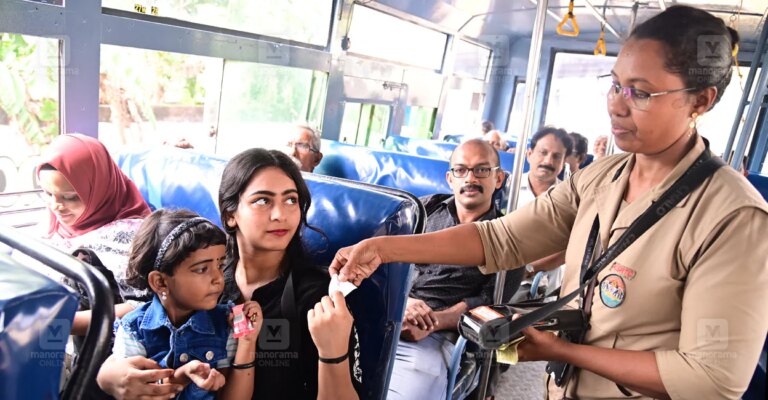 ksrtc-bus-women-free-travel-1.jpg