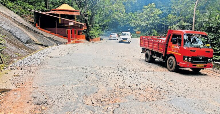 makkoottam-perumbadi-road-damage-1.jpg