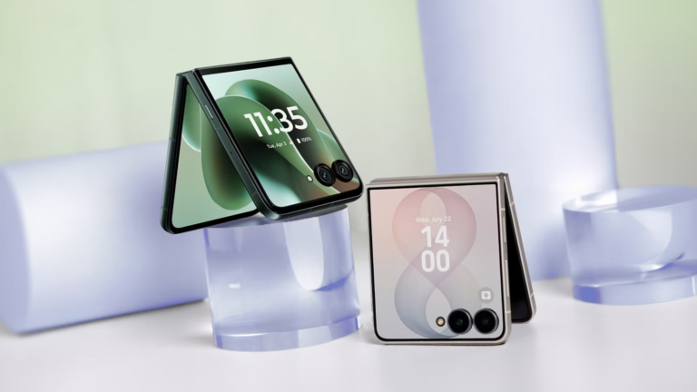 motorola-razr-ultra-2025-and-samsung-galaxy-z-flip-8-displayed-side-by-side.png