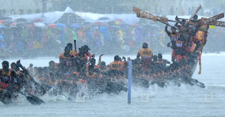 nehru-trophy-boat-race-01.jpg