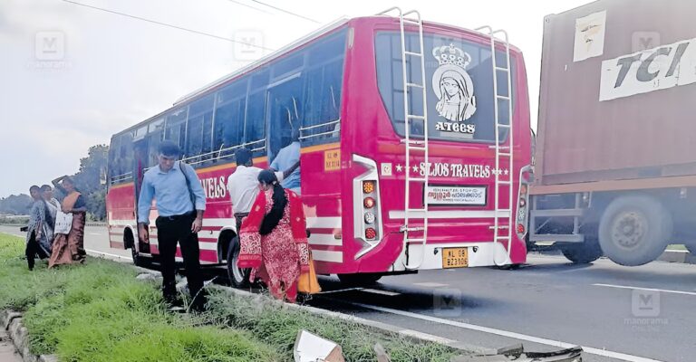 palakkad-dangerous-bus-stops-1.jpg