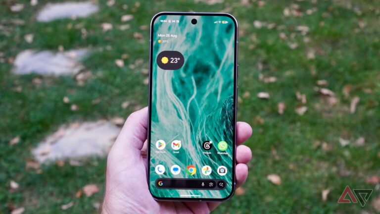 pixel-10-pro-xl-screen-hand.JPG
