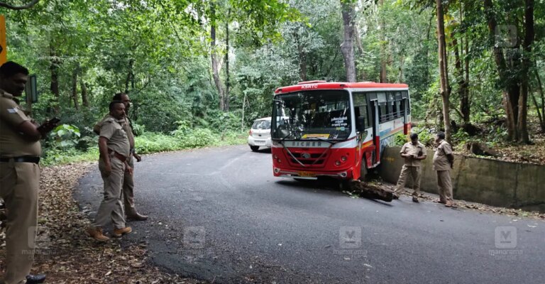 ponmudi-ksrtc-bus-accident-1.jpg