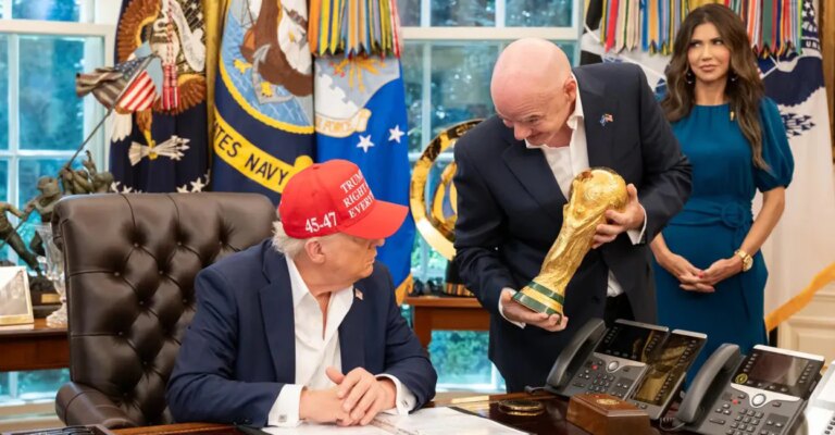 trump-infantino-whitehouse-q-july30.jpg
