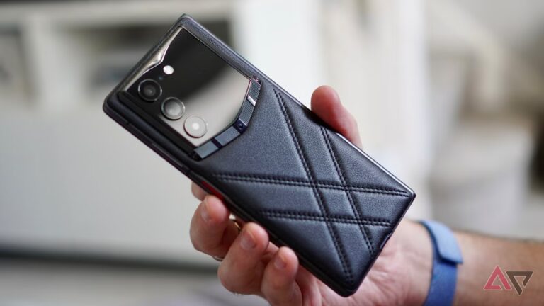 vertu-alphafold-hand-closed.JPG